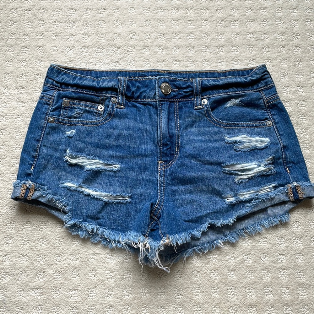 AE destroyed denim short shorts